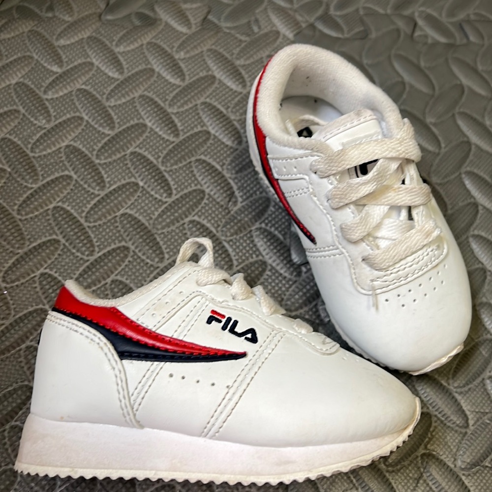 Toddler Size 6 White FILA sneakers, Barely worn. Great condition!